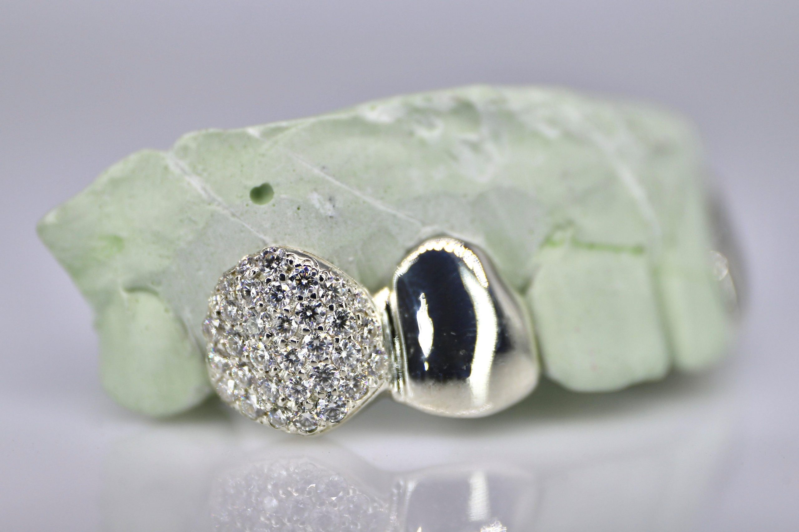 2-teeth-vvs-moissanite-diamond-with-solid-ends-grillz-moissanite-bazaar-moissanitebazaar-com-1 2 Teeth VVS Moissanite Diamond with Solid Ends Grillz - Moissanite Bazaar - moissanitebazaar.com