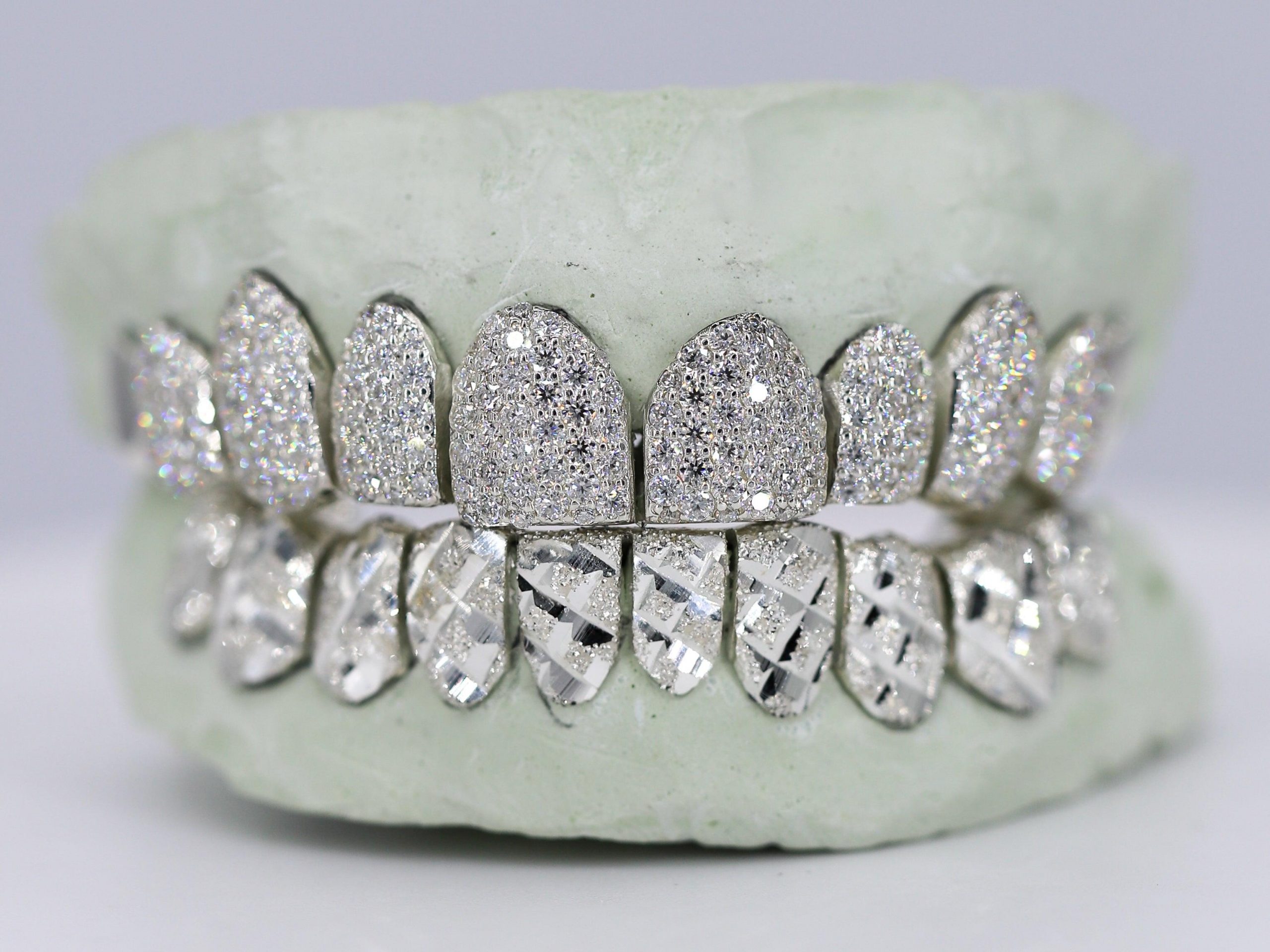 diamond-top-and-diamond-cut-bottom-vvs-moisannite-diamond-grillz-moissanite-bazaar-moissanitebazaar-com-1_b7b0d8b4-f97a-4792-81cd-15bbf195ad23